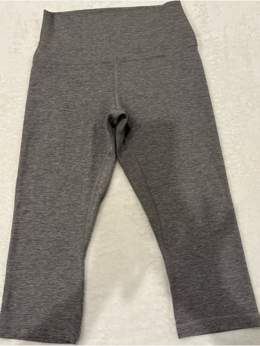 Lululemon Gray High Rise Crop Leggings Women’s Size 6 Heather Gray Yoga Athletic